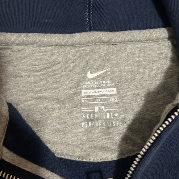 Selling a vintage dark navy blue Nike zip-up. - Picture 3 of 3